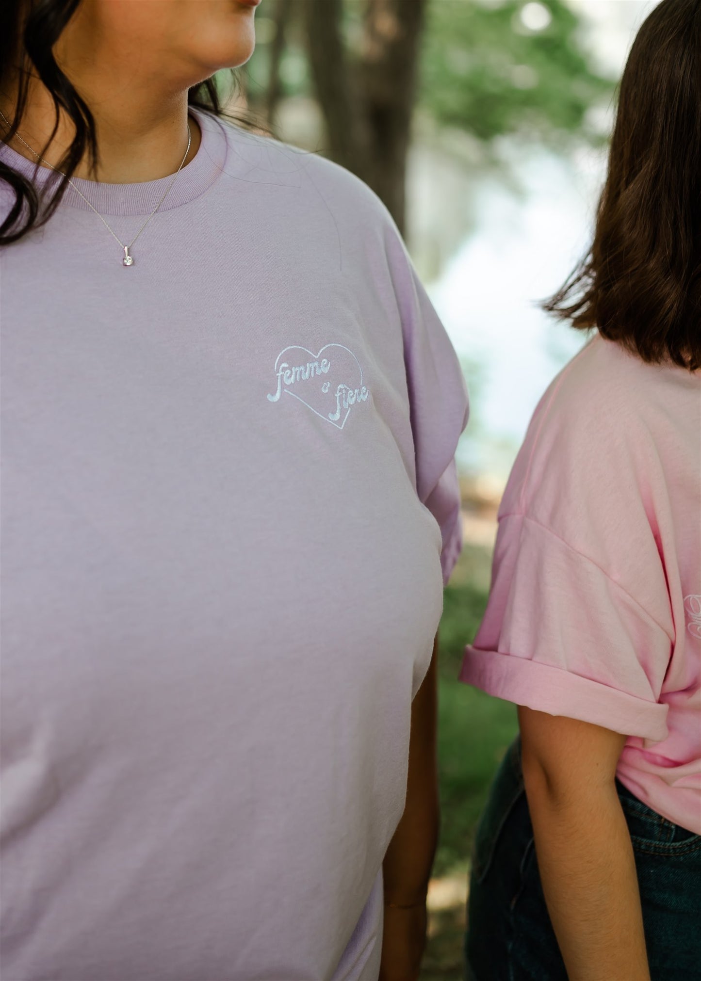 T-Shirt Femme et fière lilas Gold Heart Club