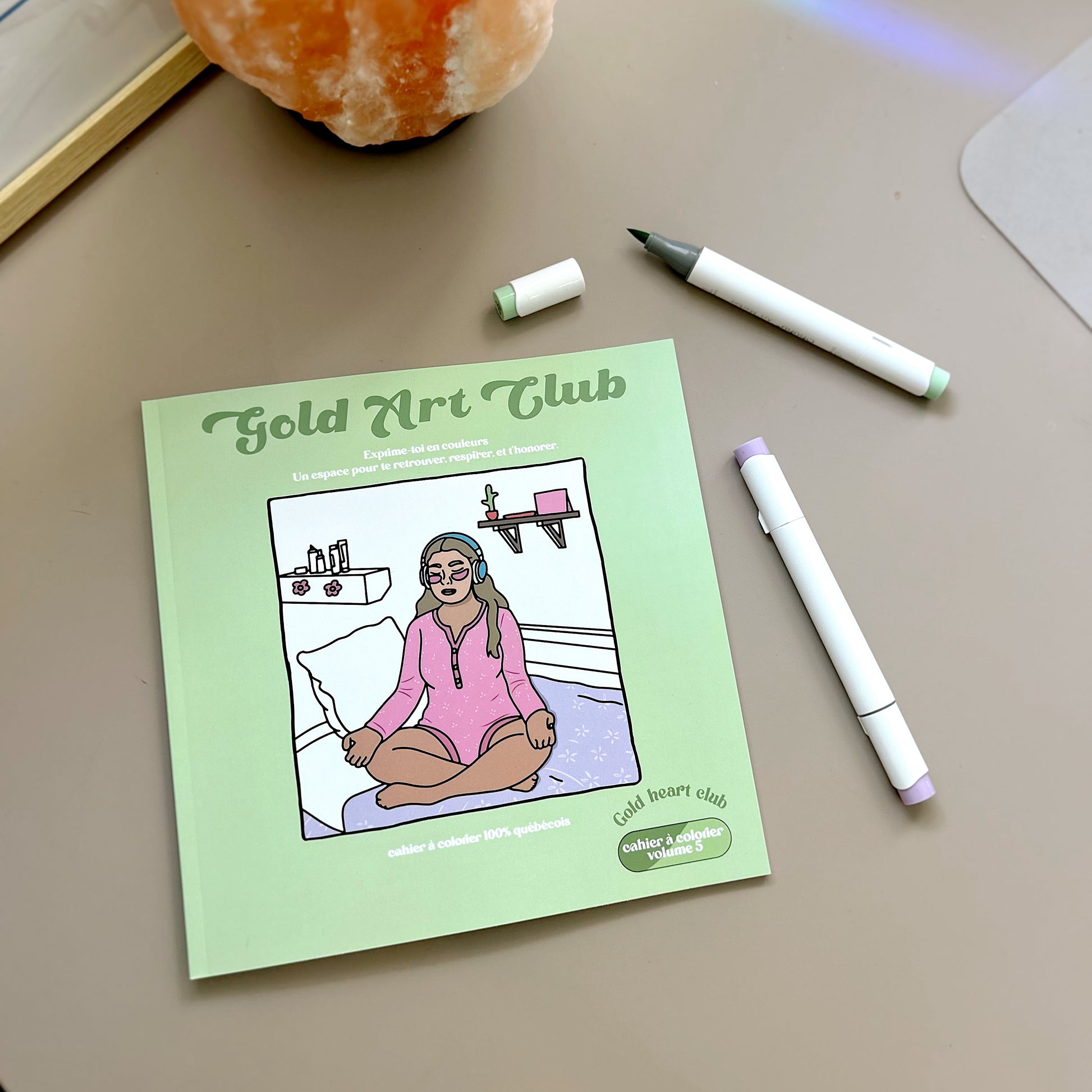 Cahier à colorier adulte illustré et imprimé au Québec Gold Heart Club