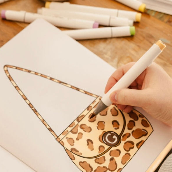 Cahier a colorier adulte illustré et imprimé au Québec Gold Heart Club