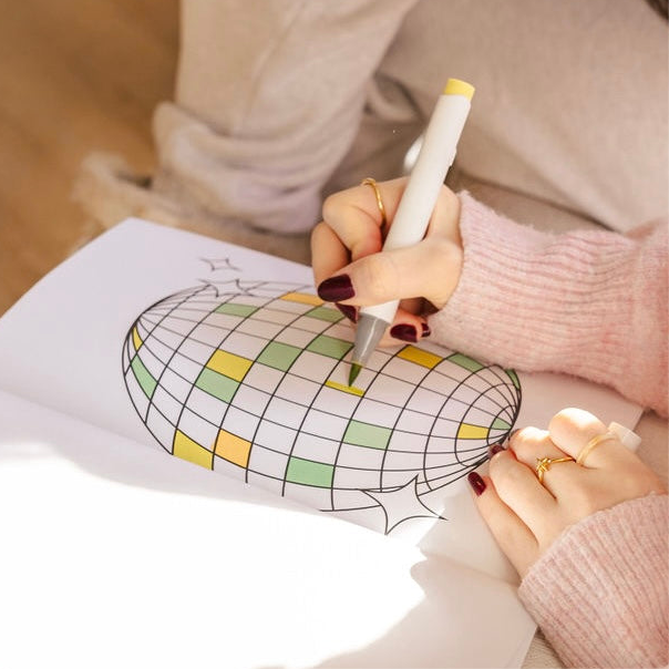 Cahier a colorier adulte illustré et imprimé au Québec Gold Heart Club