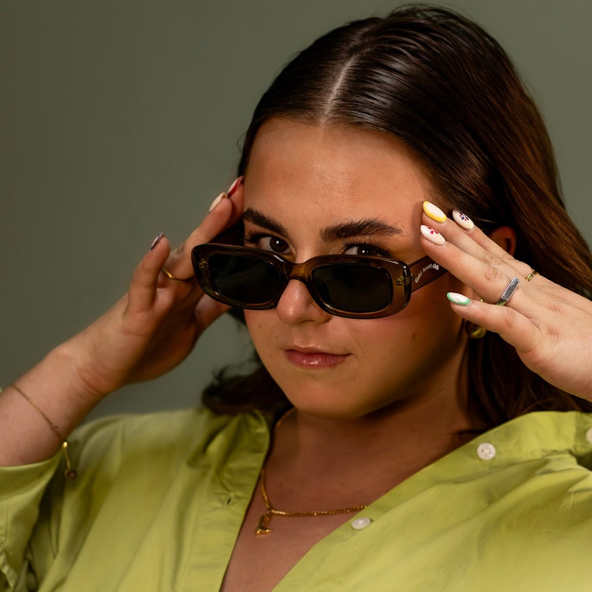 Lunettes soleil femme tendance Kiwi Gold Heart Club