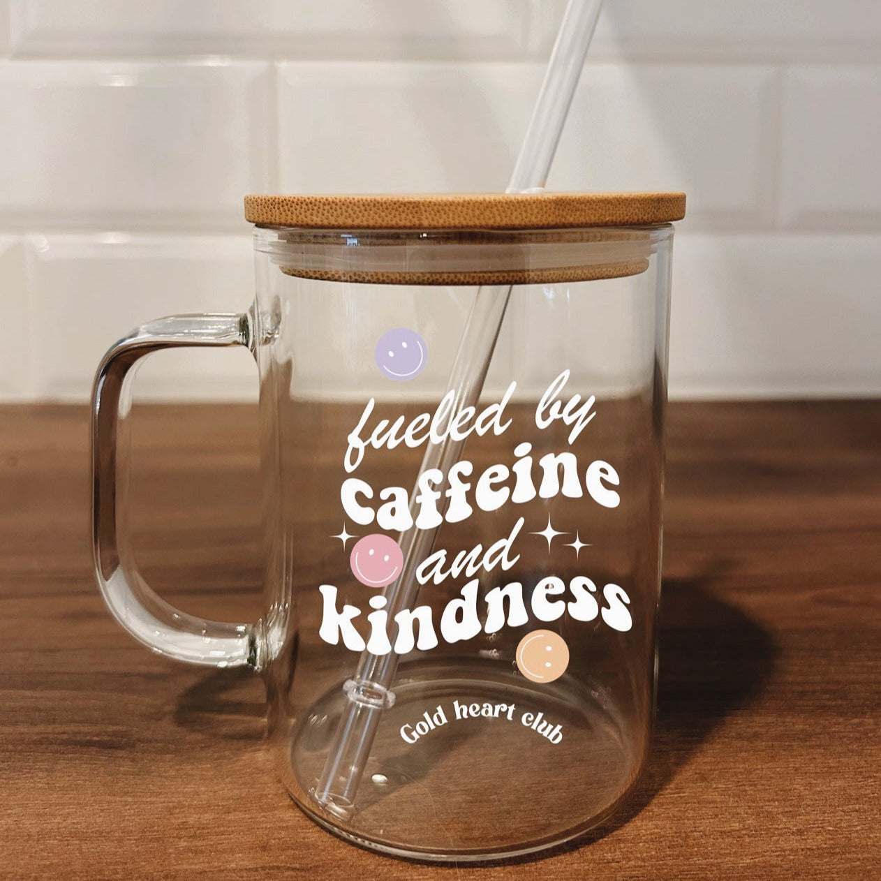 Tasse illustrée Caffeine and Kindness Gold Heart Club