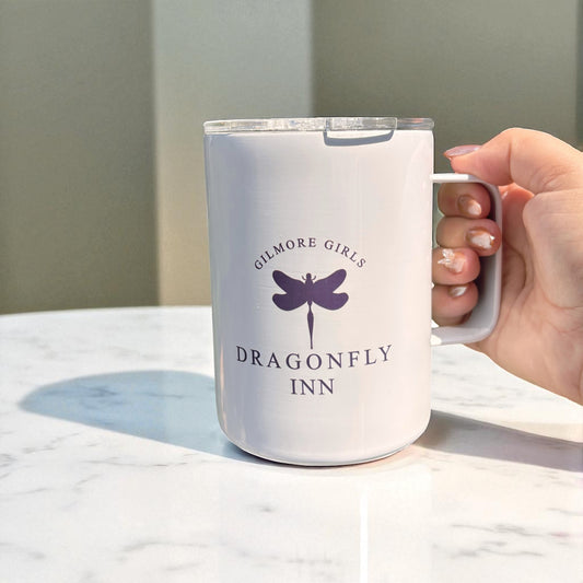 Tasse illustrée Dragonfly Inn Gold Heart Club