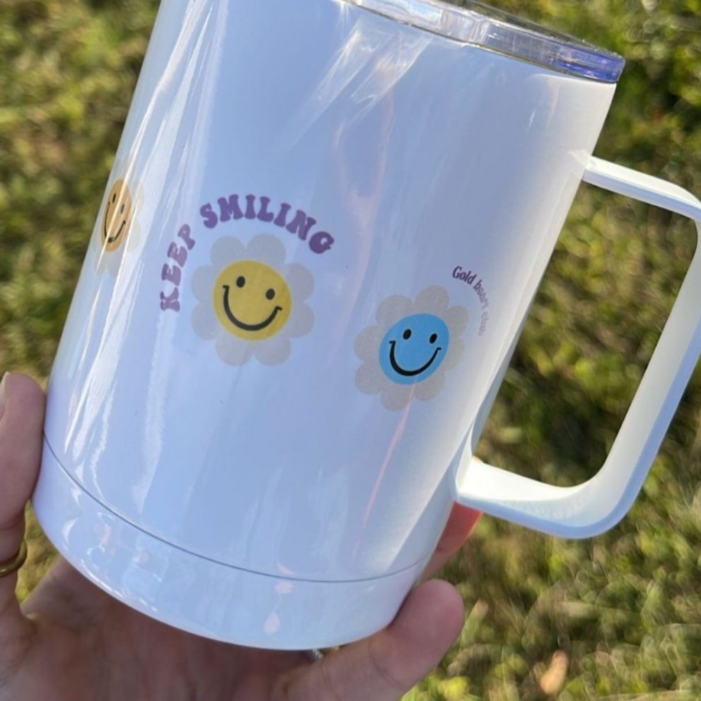 Tasse isolée illustrée Fleurs souriantes Gold Heart Club
