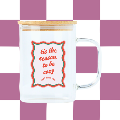 Tasse illustrée Tis the Season to be Cozy Gold Heart Club fait au Québec