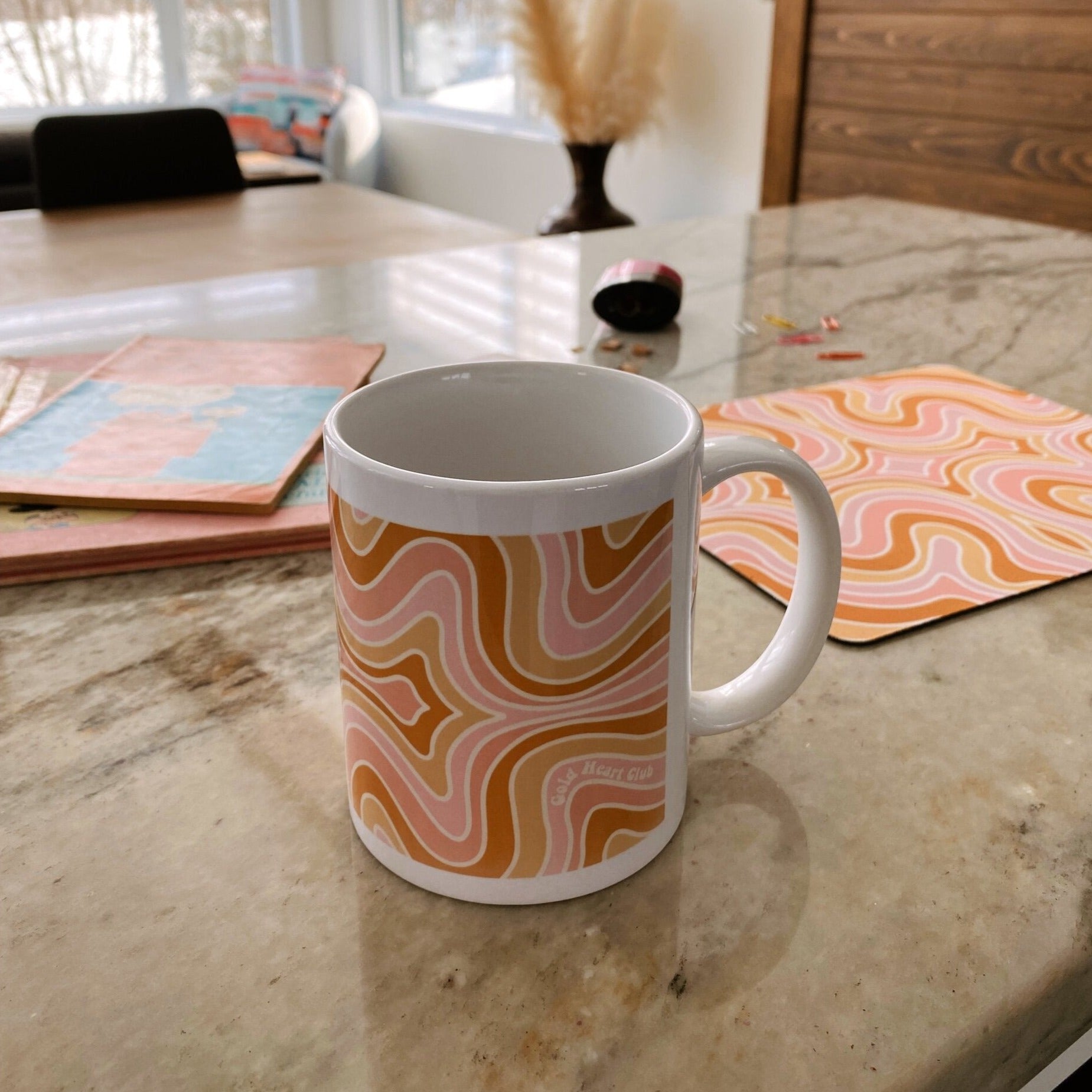 Tasse illustrée Trippy fait au Québec Gold Heart Club
