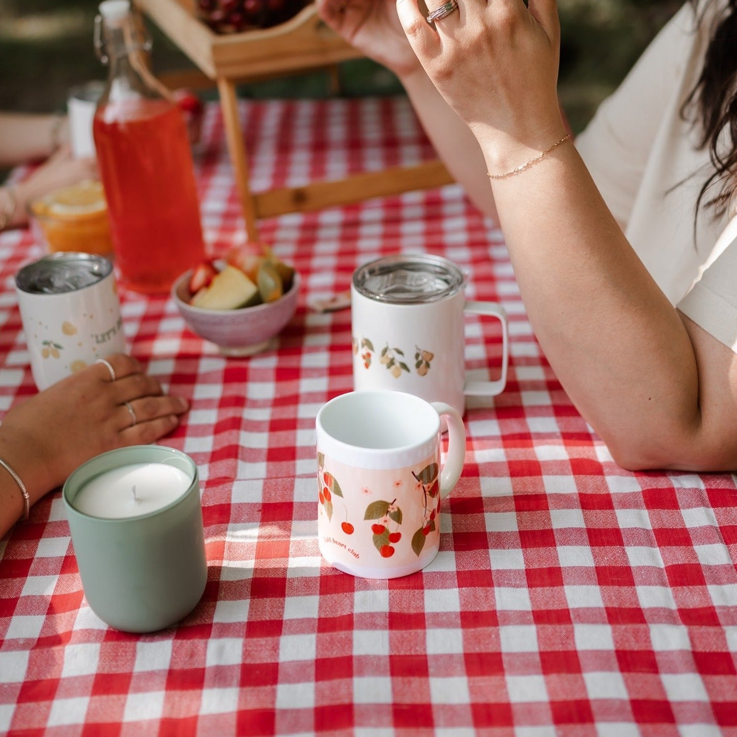 Tasse céramique illustrée Cerises Gold Heart Club fait au Québec