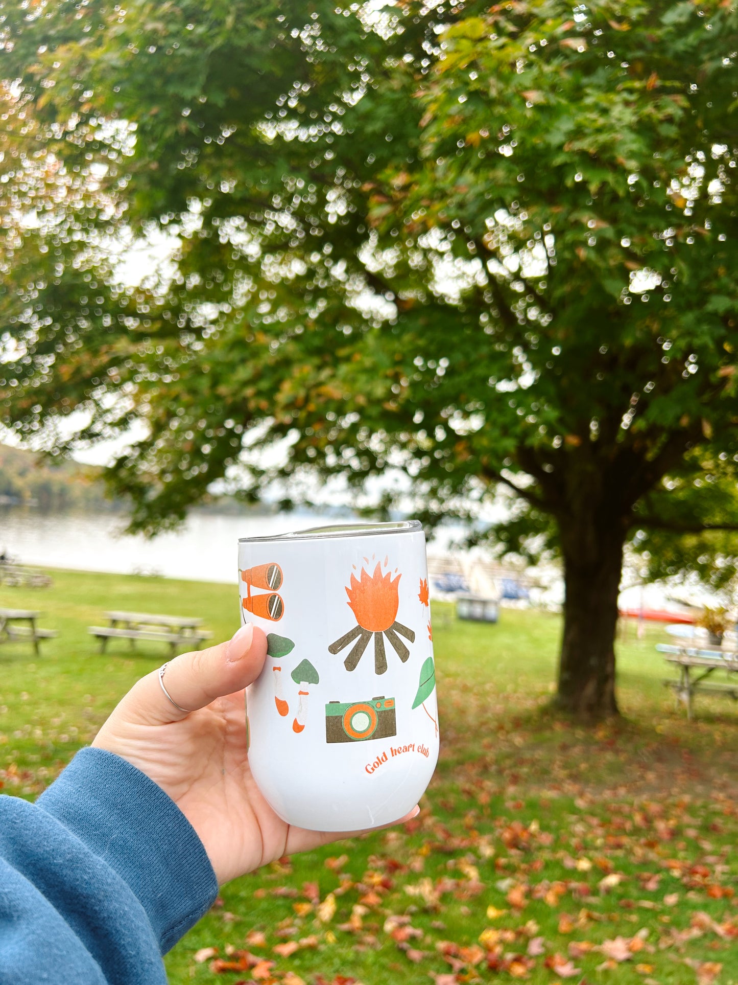 Tumbler à vin illustré Plein Air Gold Heart Club fait au Québec