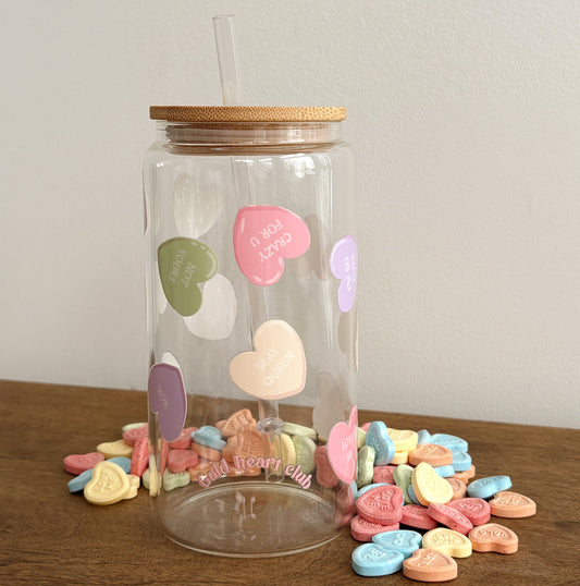 Verre Sweet Talk de Saint-Valentin Gold Heart Club avec motifs de cœurs pastel inspirés des bonbons d’amour Québec